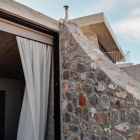 Mare E Pietra - Mare * Pefkali